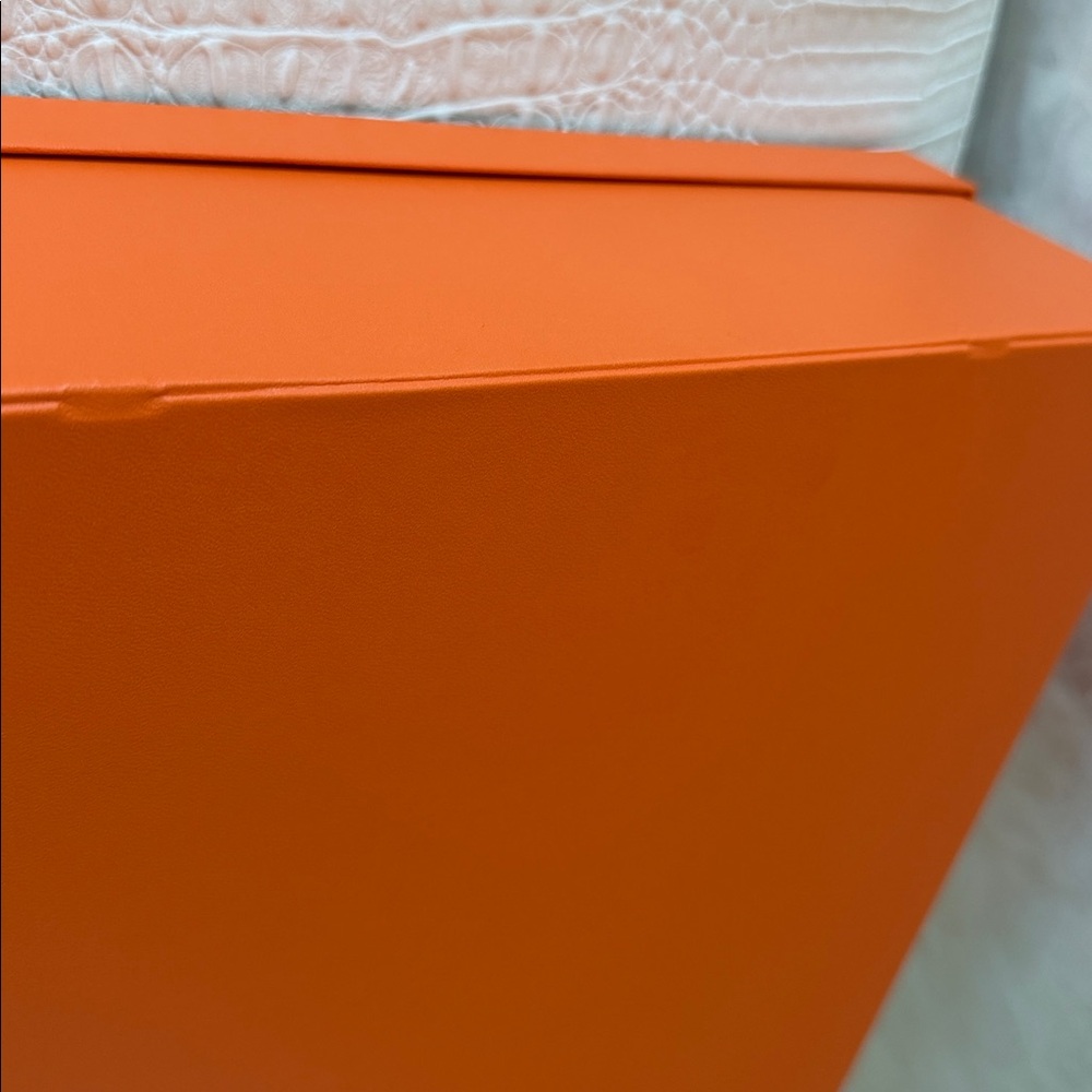 Hermes Large storage , Evelyne, Bolide, Sweater, sneakers, shoes box.like new - Picture 10 of 12